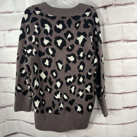 A New Day Oversized Sweater SZ M Leopard Print Soft V Neck Gray Black White Warm - Picture 7 of 13